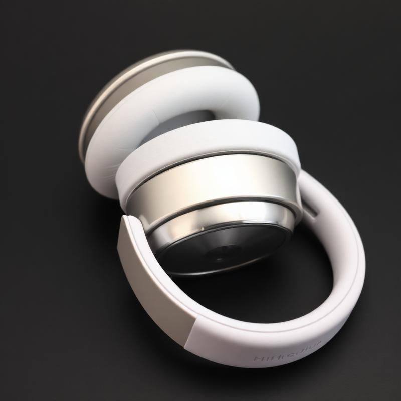 Bowers & Wilkins Px8