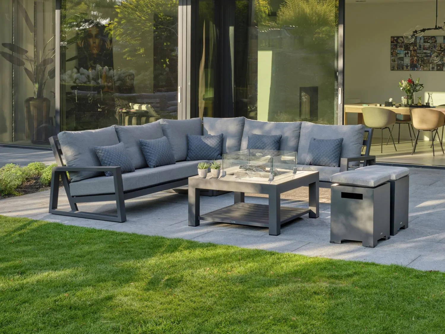 Beluga Loungeset – Sled-Base Design